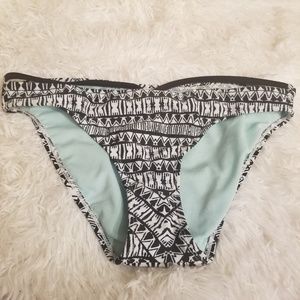 Geometric bikini bottoms